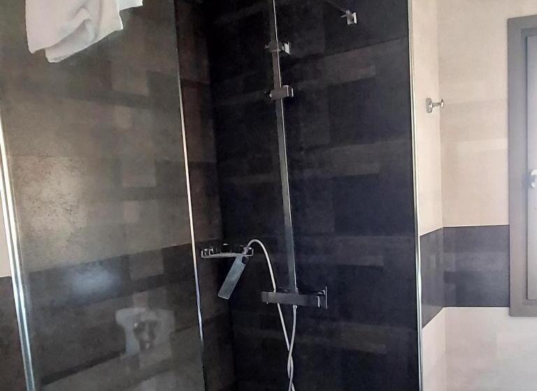 اتاق استاندارد یک نفره, El Ghanami