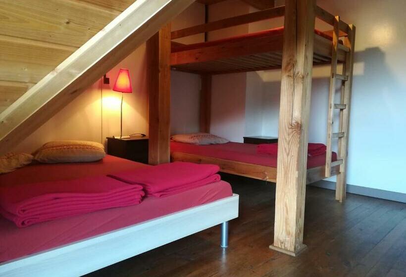 家庭房间共用浴室, Le Chalet Des Gentianes