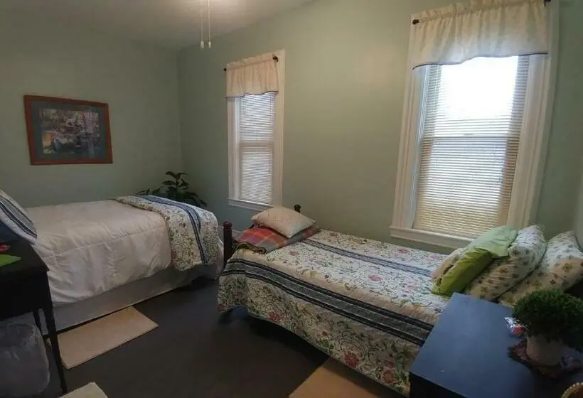 Economy Quadruple Room, The Burlington Hotel & Bar   Alma Wi