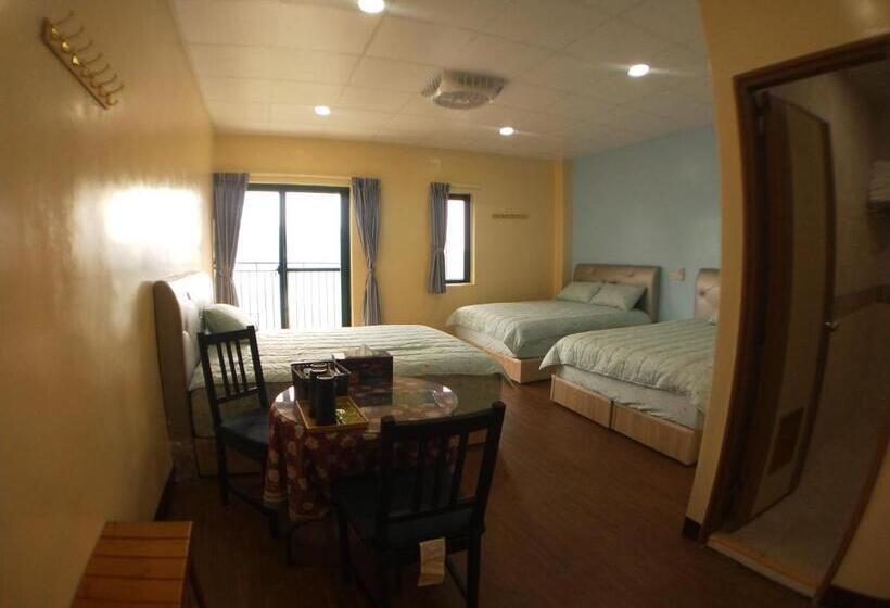 اتاق خانوادگی با چشم‌انداز کوه, 崗好山莊