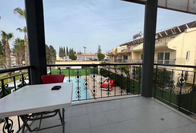 استودیوی استاندارد, Moon Light Family Apart