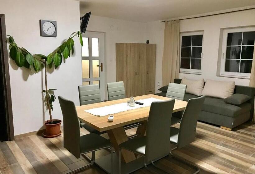 デラックススイート, Apartmány & Vinařství Káňa