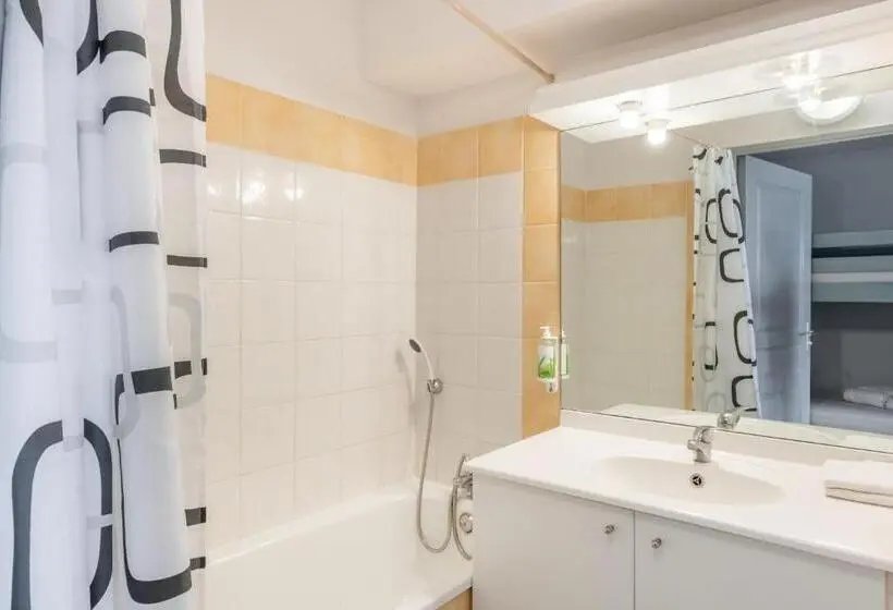Huoneisto 1 Makuuhuone Allasnäkymä, Residence Residhotel Mayflower