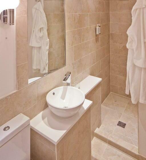 带大床的豪华间, A Room With A View