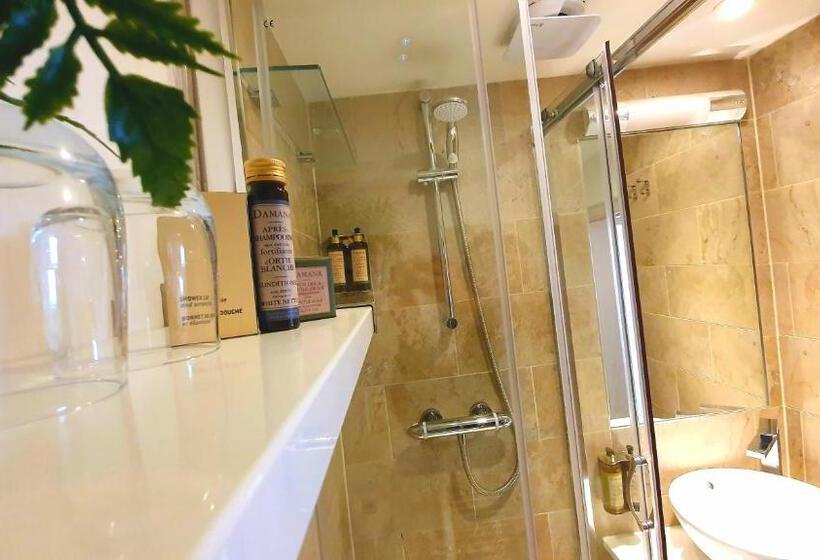 一楼标准间, A Room With A View