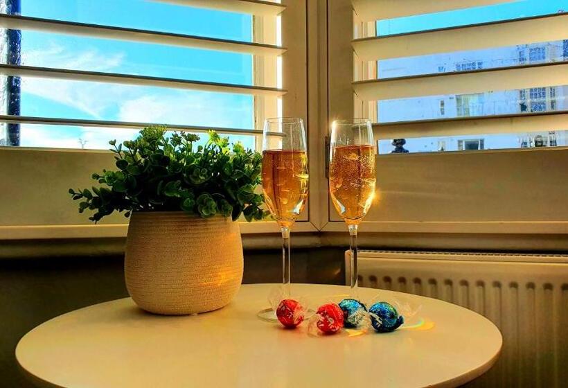 Стандартный Номер Нижний Этаж, A Room With A View
