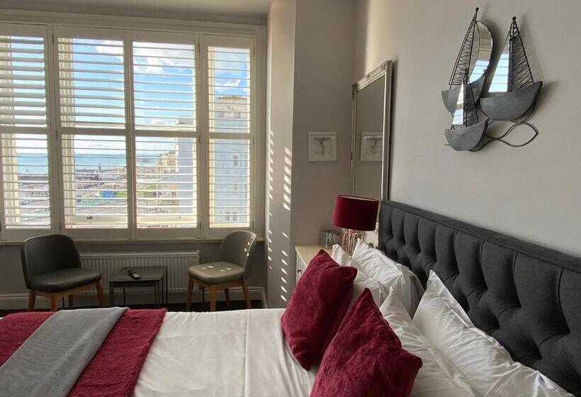 带大床的高级房间, A Room With A View