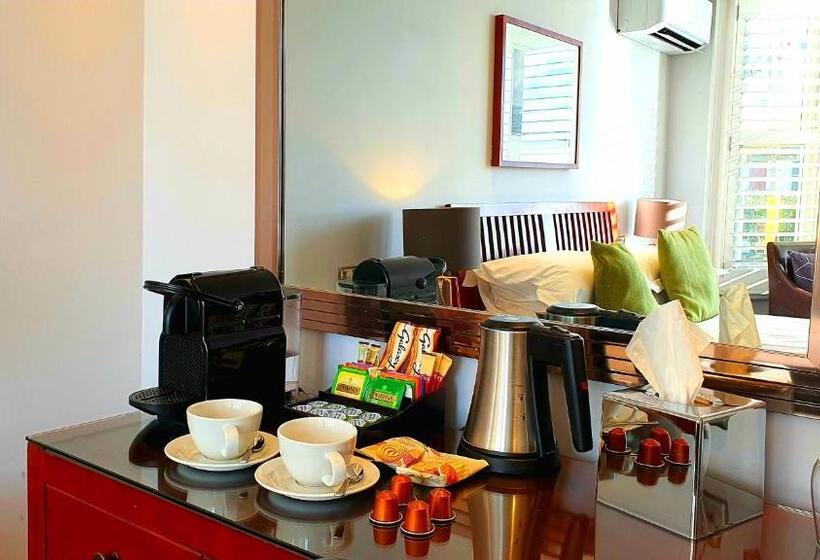 一楼标准间, A Room With A View