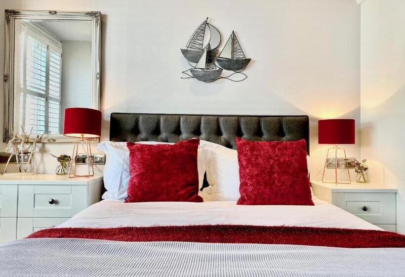 带大床的高级房间, A Room With A View