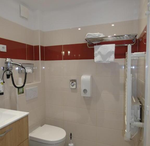 经典四人房间, Logis Hôtel Restaurant Auberge Saint Martin