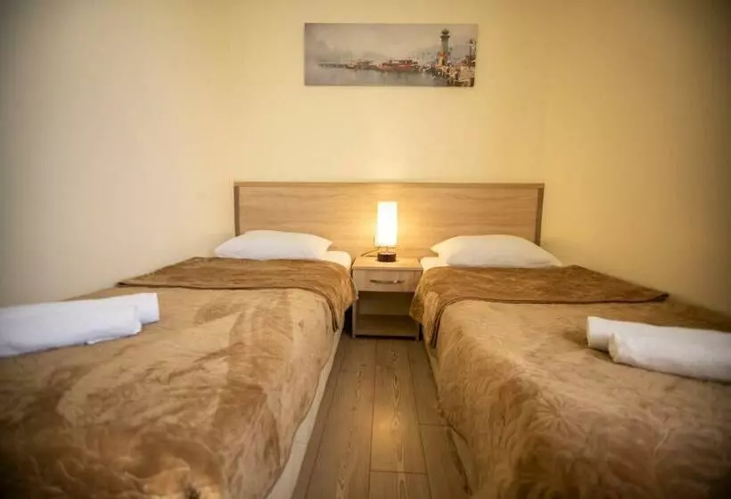 اتاق استاندارد سه نفره, Chveni Ezo Boutique