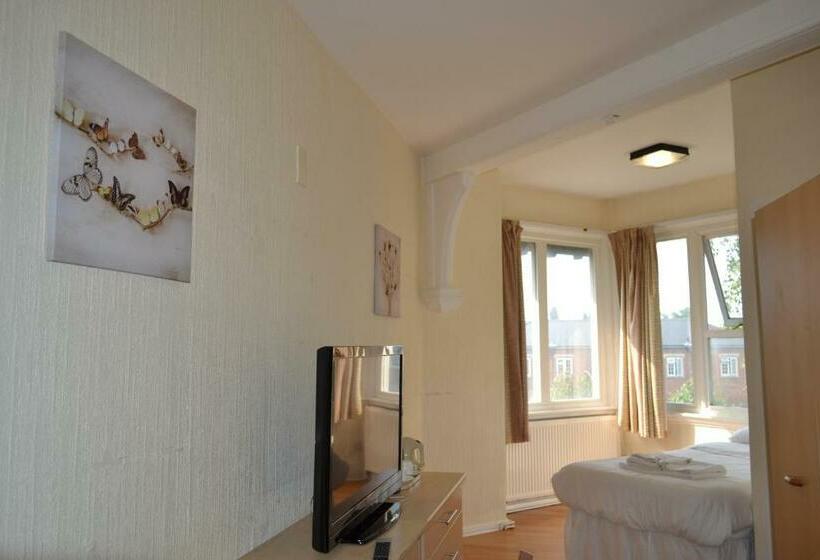 Chambre Familiale, Croft