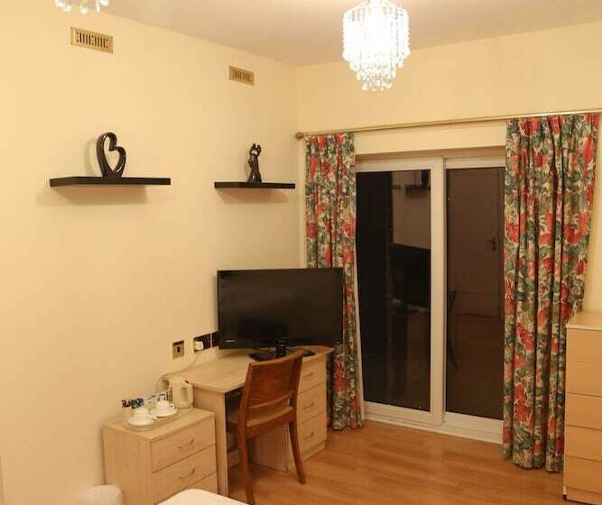 Chambre Familiale, Croft