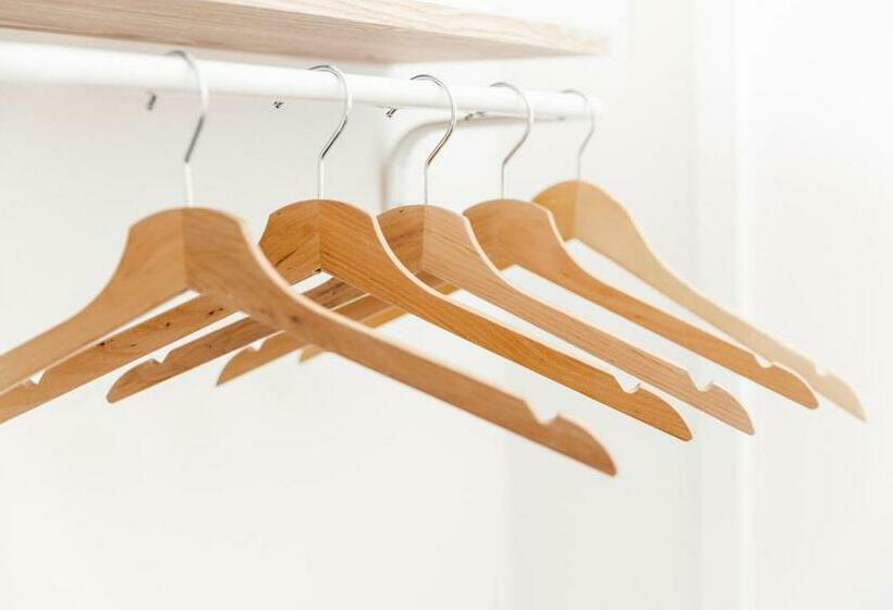 Номер Стандарт, Cambridge House