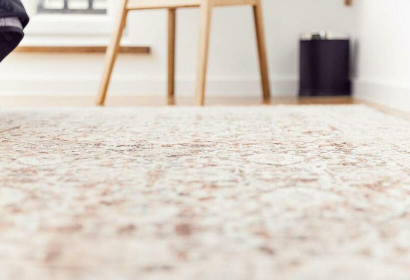 Номер Стандарт, Cambridge House