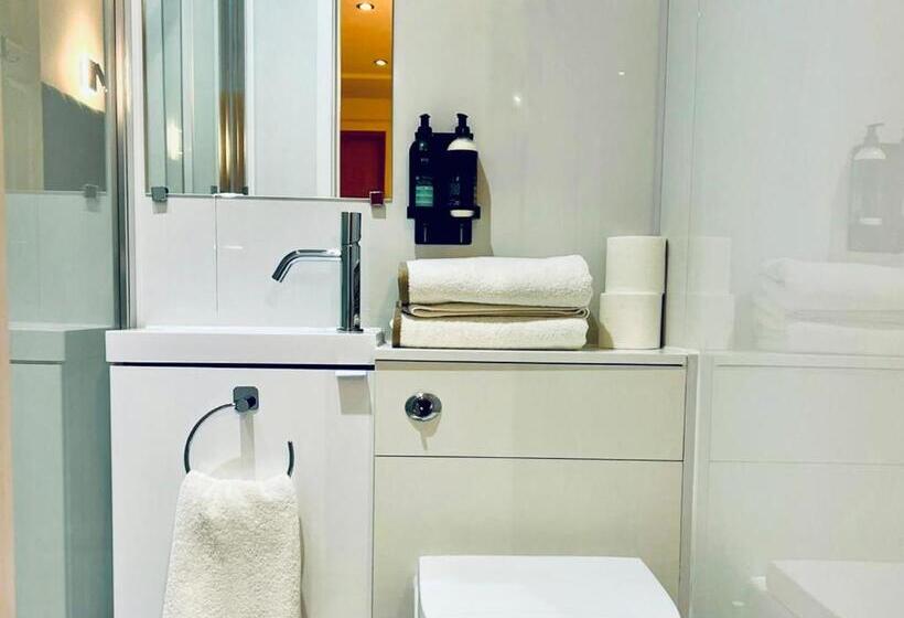 Студия Стандарт, Cambridge House