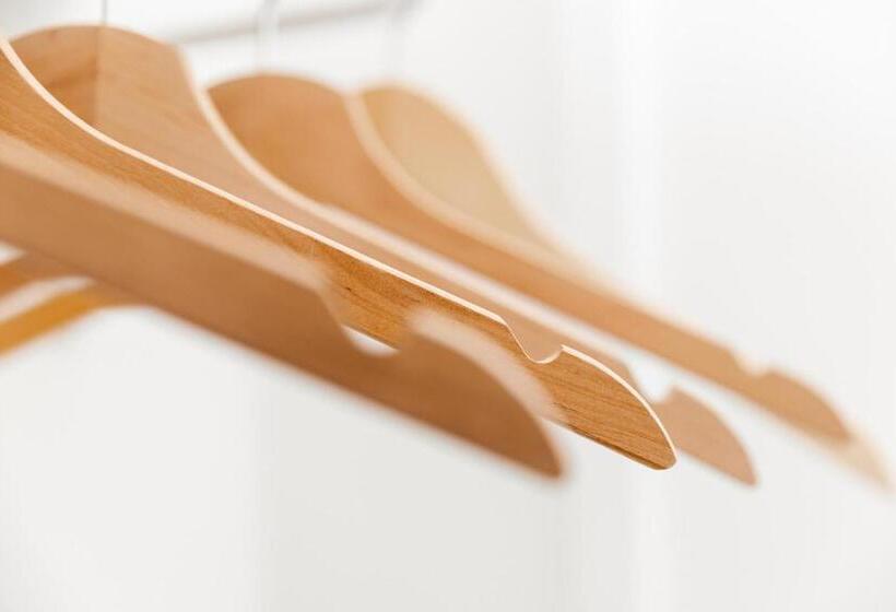 Номер Стандарт, Cambridge House