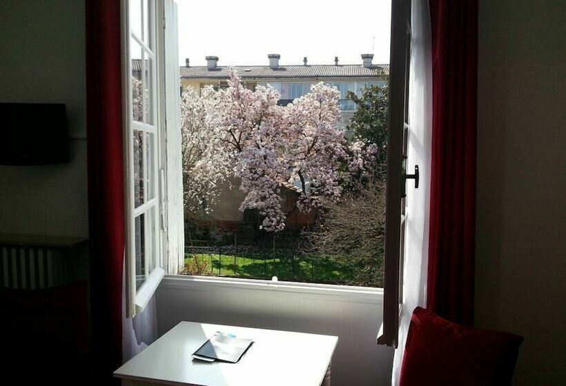 Номер Стандарт, Hôtel La Résidence