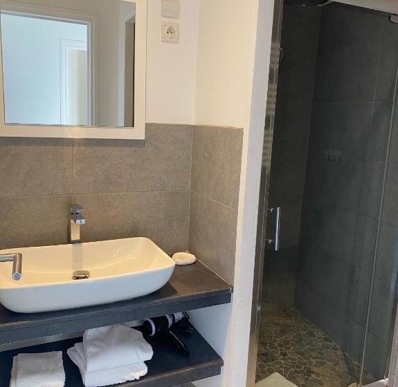 Quarto Quádruplo Estandar, Quai Des Pontis