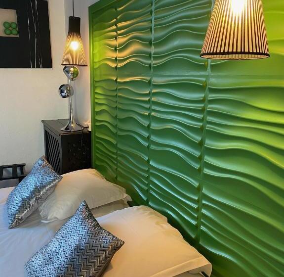 Suite, Quai Des Pontis