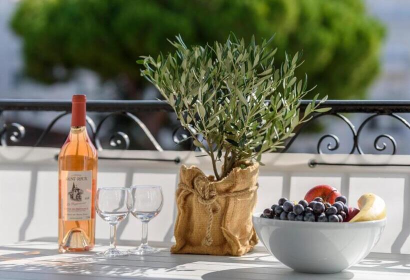 غرفة قياسية ثلاثية مزودة بشرفة, Hôtel & Studios Astor