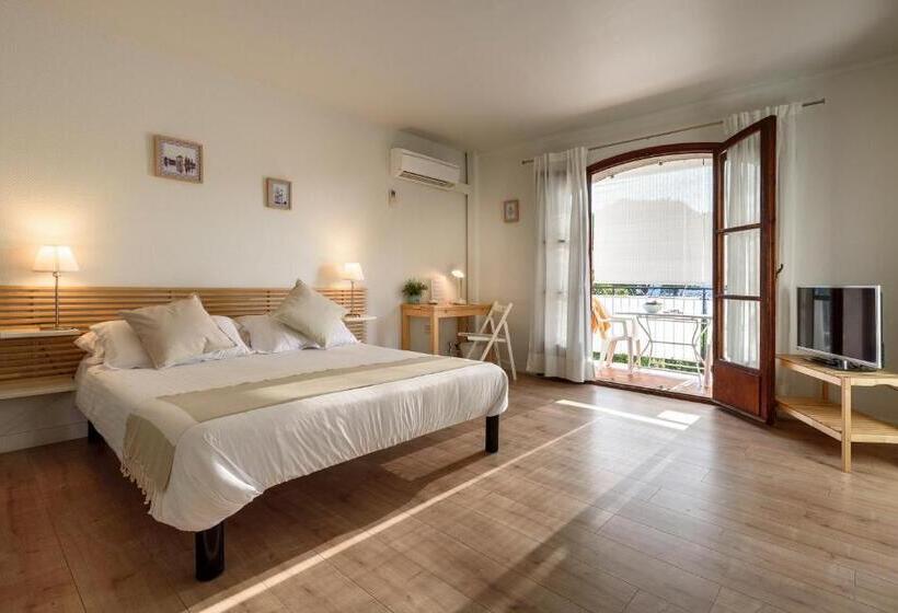 발코니가 있는 4인용 스탠다드 룸, Hôtel & Studios Astor