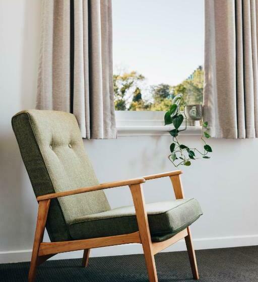 חדר סטנדרט, Naughtons