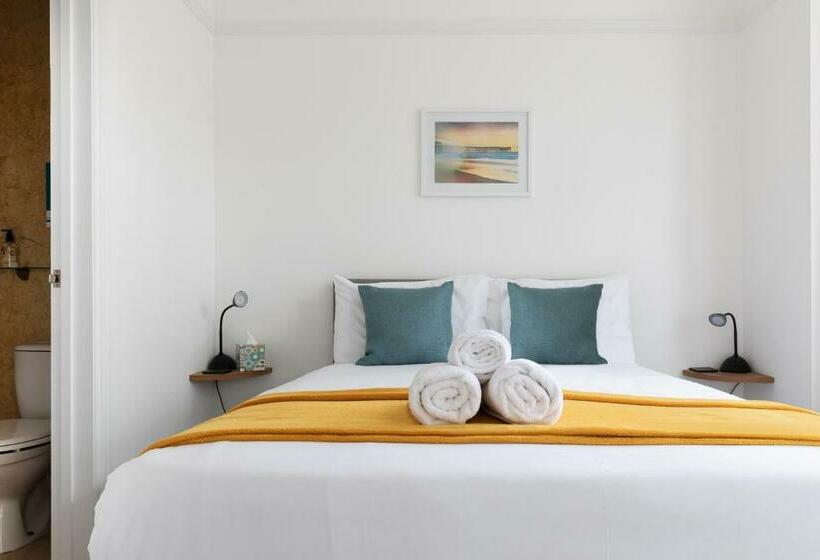 חדר דלוקס, Oasis House