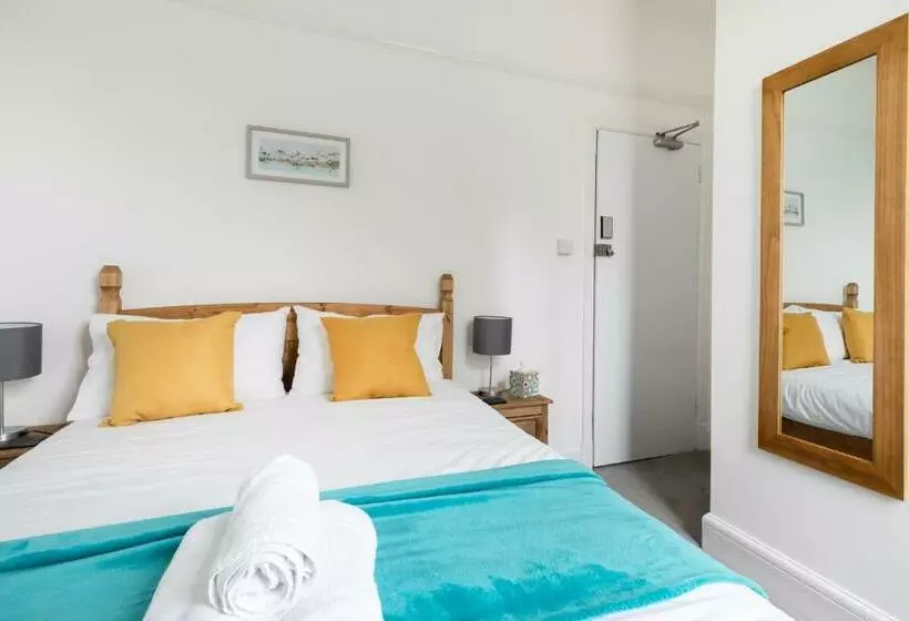 Habitació Estàndard, Oasis House