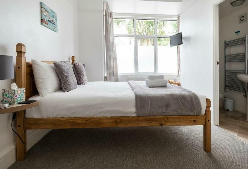 חדר דלוקס, Oasis House