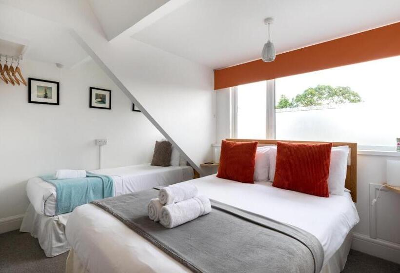 חדר סטנדרט, Oasis House