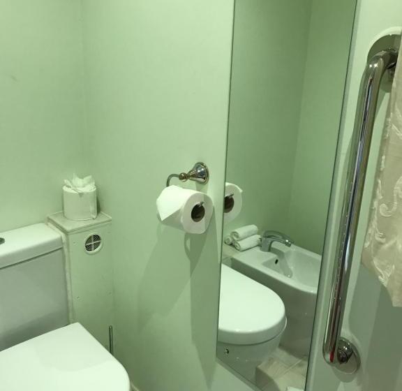 1 Sovrums Lägenhet med Balkong, Orchard Manor