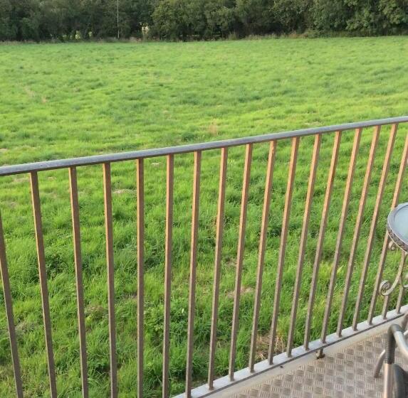 1 Sovrums Lägenhet med Balkong, Orchard Manor