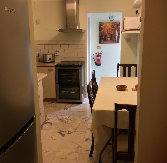 Standardrum, Orchard Manor