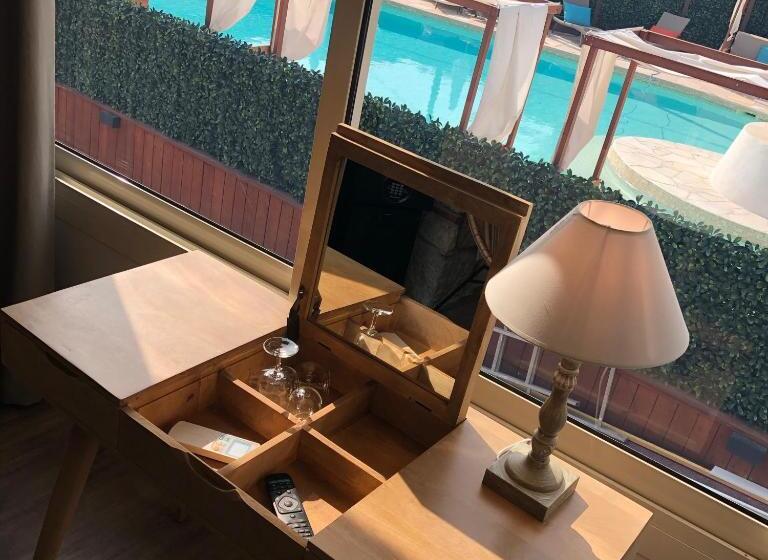 נוף לבריכה, Boutique Hotel & Spa La Villa Cap Ferrat