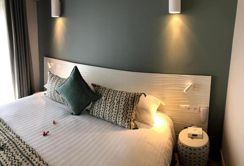 חדר סטנדרט נוף לים עם טרסה, Boutique Hotel & Spa La Villa Cap Ferrat