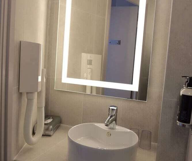 חדר סטנדרט עם מרפסת ונוף לים, Boutique Hotel & Spa La Villa Cap Ferrat