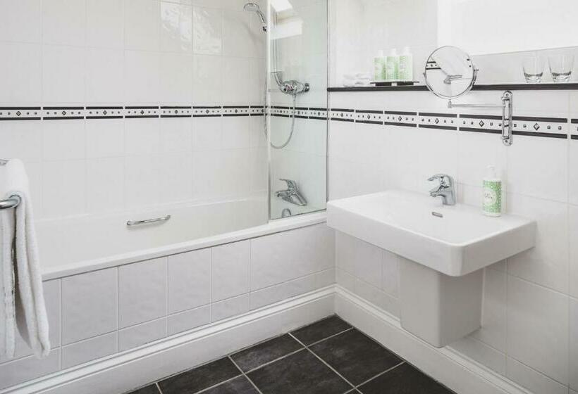 クラシックルーム, The Clive Arms