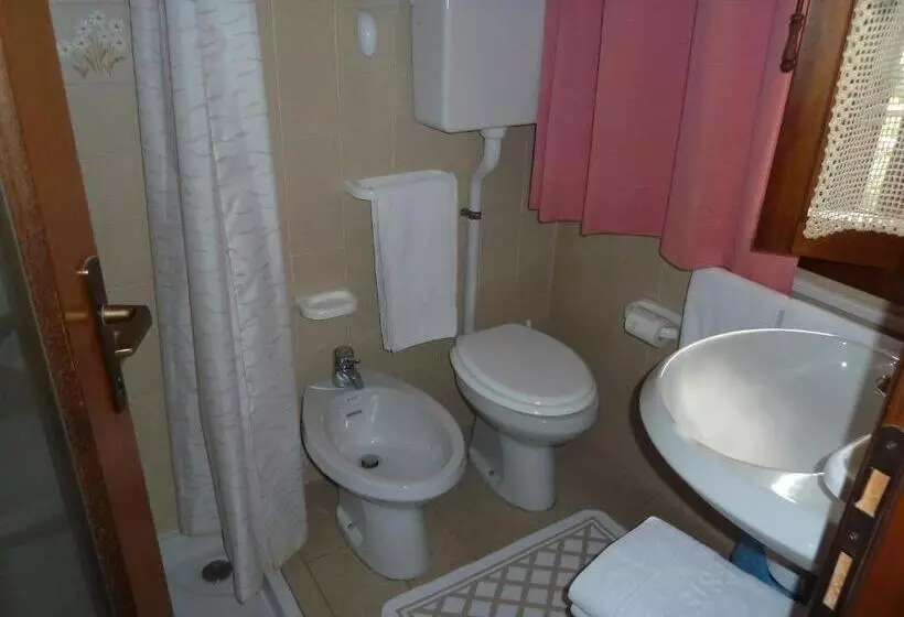 Standard Kolmen Hengen Huone, Albergo Casa Este
