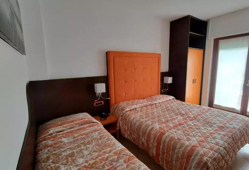 Standard Kolmen Hengen Huone, Albergo Casa Este