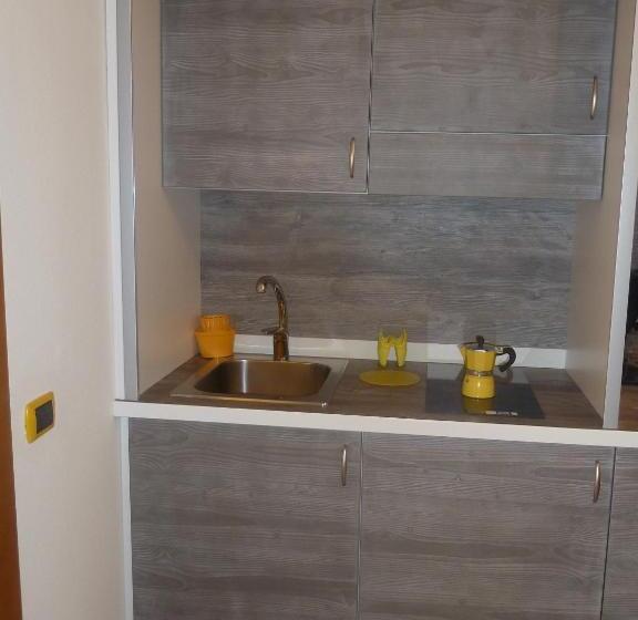 Студия Стандарт, Albergo Casa Este