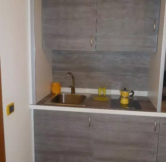 Standard-studio, Albergo Casa Este