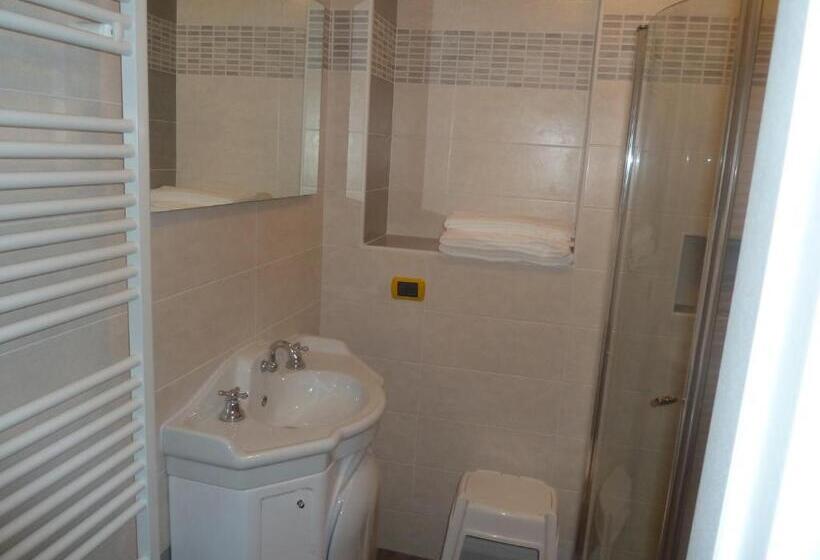 Студия Стандарт, Albergo Casa Este