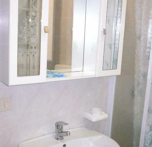 اتاق استاندارد چهار تخته, Albergo Cavour Self Checkin