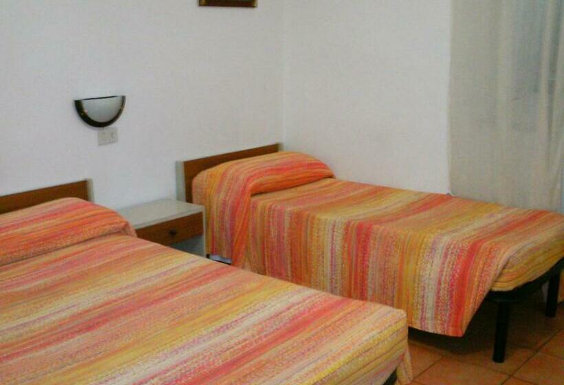 اتاق استاندارد چهار تخته, Albergo Cavour Self Checkin