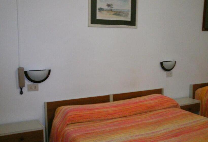 اتاق استاندارد چهار تخته, Albergo Cavour Self Checkin