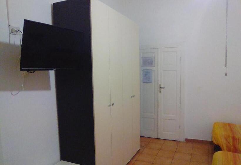 اتاق استاندارد چهار تخته, Albergo Cavour Self Checkin