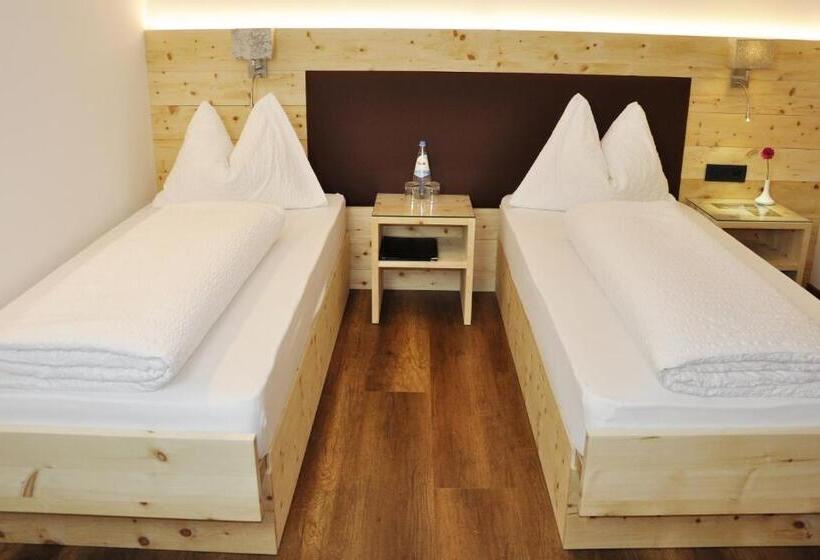 Quarto Familiar Superior, Bischofhof   Bistro Jasmin