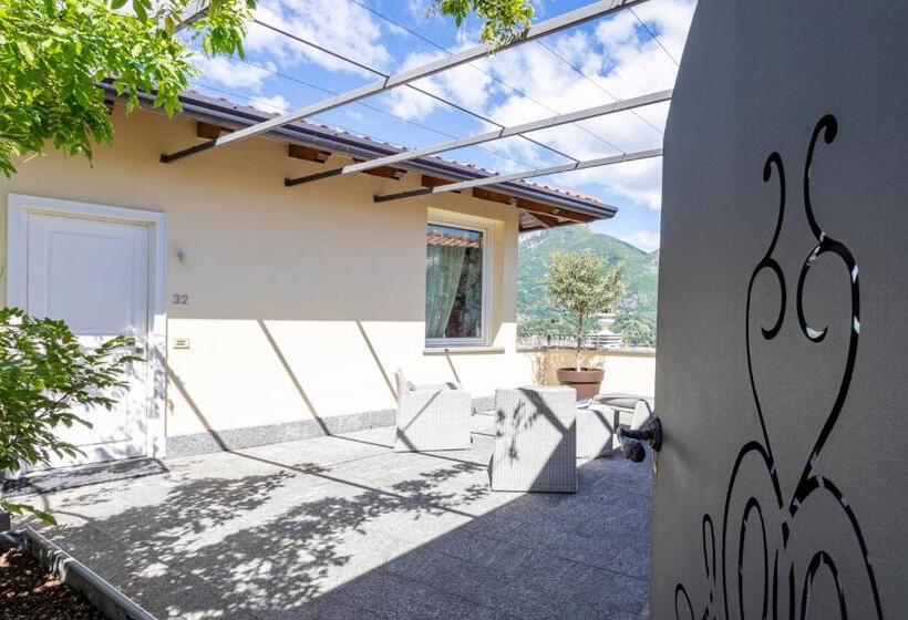 Suite with lake view, Borgo Le Terrazze