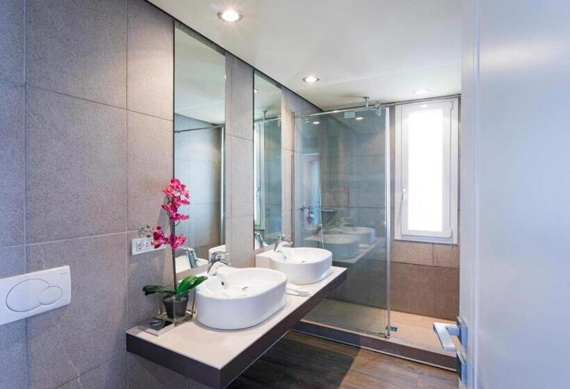 Suite with lake view, Borgo Le Terrazze